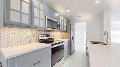 8212 NW 8th Pl in Plantation, FL - Building Photo - Building Photo