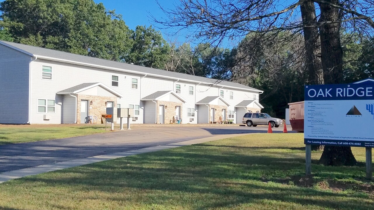 Oak Ridge in Friendship, WI - Foto de edificio