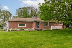 5730 Griffith Ave NW in North Canton, OH - Building Photo