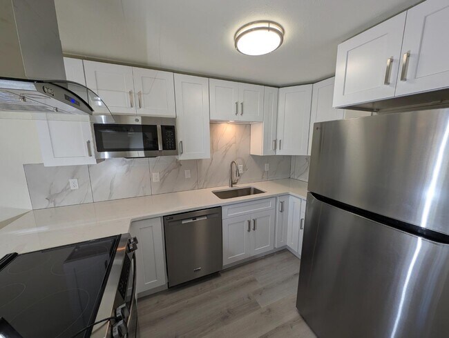 property at 425 Manhattan Dr