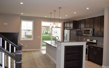 6974 Archer Ct in Inver Grove Heights, MN - Foto de edificio - Building Photo