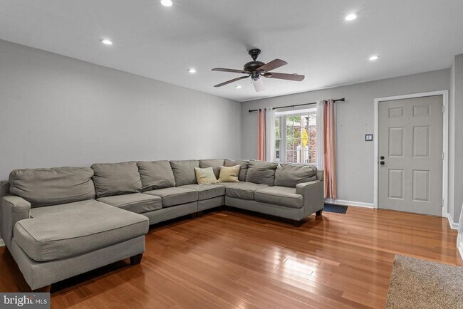 435 N Mt Vernon Cir in Bensalem, PA - Building Photo - Building Photo