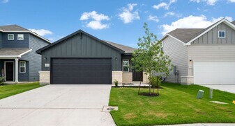 1115 Pigeon Ln in Marion, TX - Building Photo