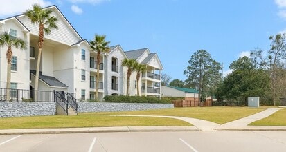 The Bayou District in Gulfport, MS - Foto de edificio - Building Photo
