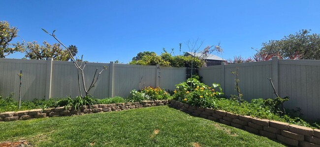 4865 Onate Ave in San Diego, CA - Building Photo - Building Photo