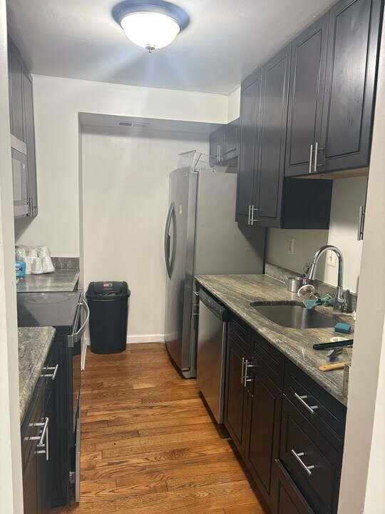 9006 Continental Pl, Unit Room 1 in Hyattsville, MD - Foto de edificio