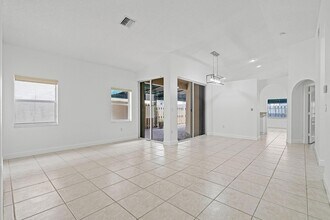 11255 NW 53rd Ln in Doral, FL - Building Photo - Building Photo