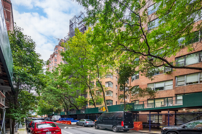 Sutton Manor Apartments in New York, NY - Building Photo - Building Photo