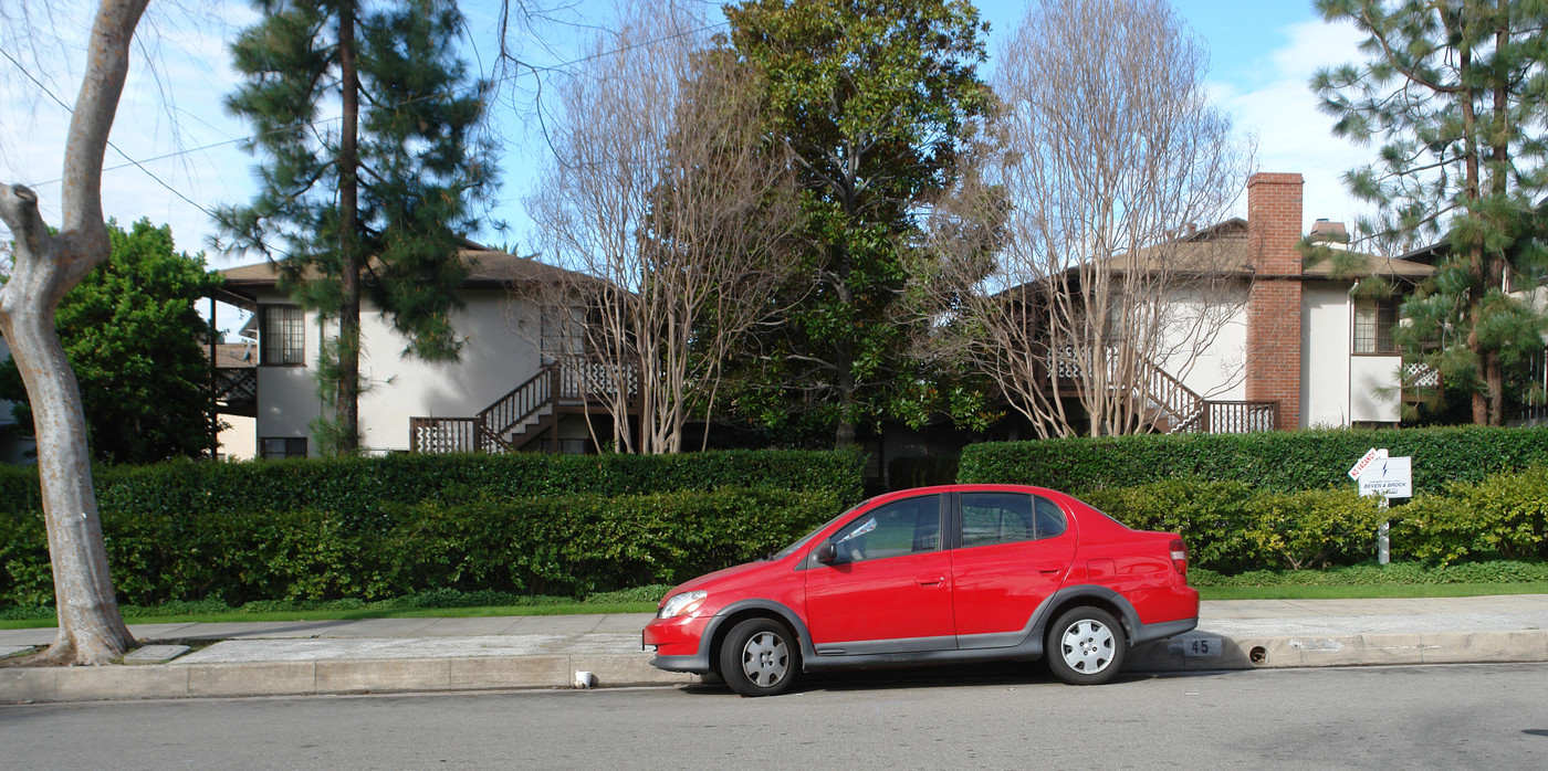 45 S Vinedo Ave in Pasadena, CA - Building Photo