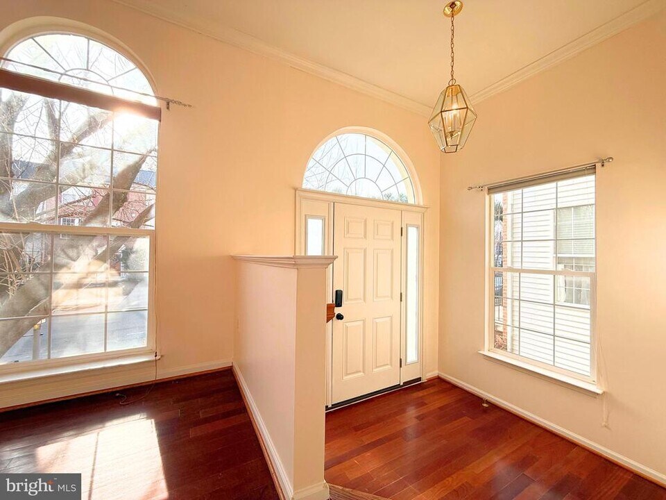 13429 Rising Sun Ln in Germantown, MD - Building Photo