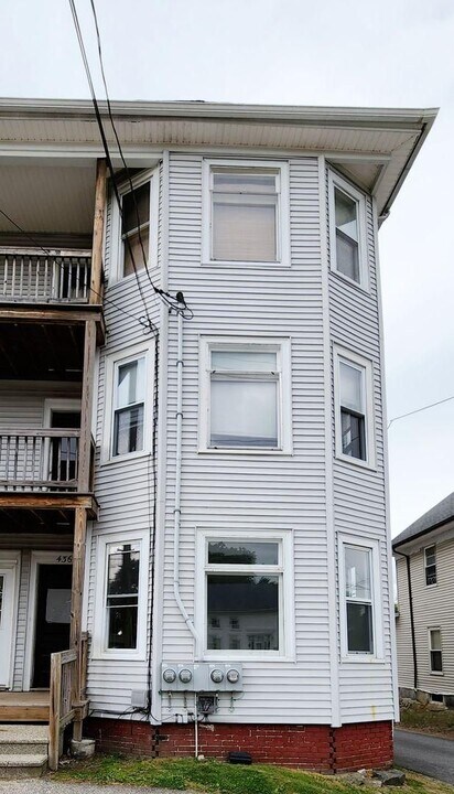 436 School St in Webster, MA - Building Photo
