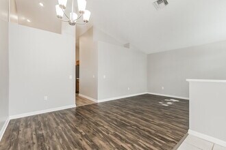 506 Sunset Beach Ct in Valrico, FL - Building Photo - Building Photo