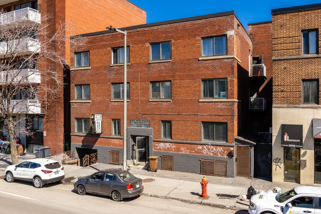 5745 Décarie Boul in Montréal, QC - Building Photo