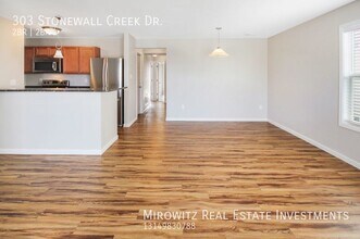 303 Stonewall Creek Dr in O'Fallon, MO - Building Photo - Building Photo