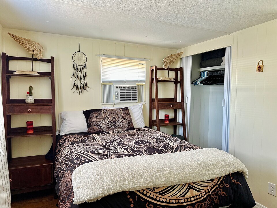 18620 Livingston Ave in Lutz, FL - Building Photo