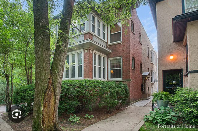 property at 2031 W Greenleaf Ave