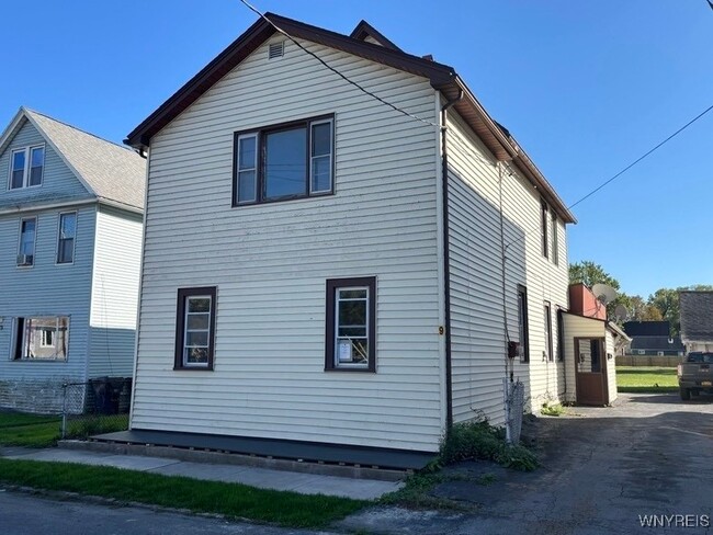 9 Roland Ave
