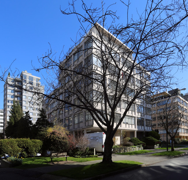 Delwood Apartments in Vancouver, BC - Building Photo - Building Photo