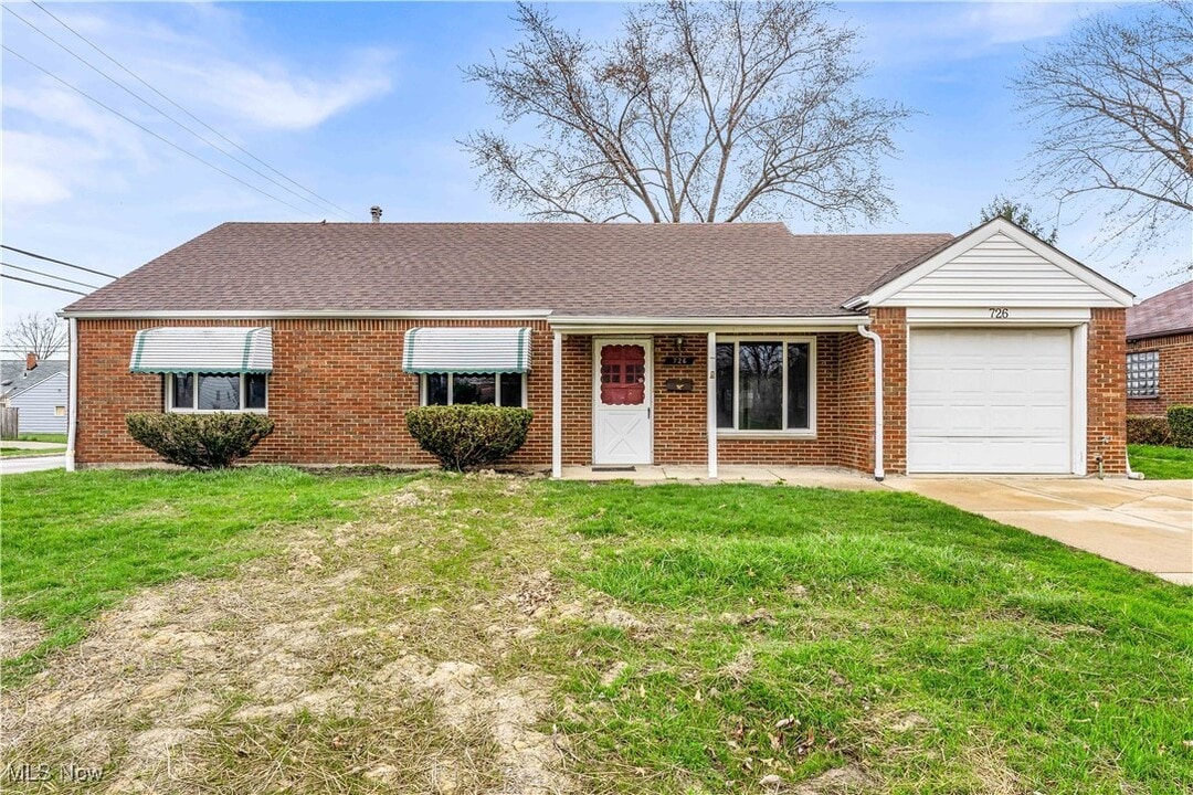726 Willow Dr in Euclid, OH - Building Photo