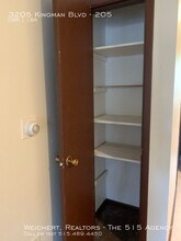 3205 Kingman Blvd-Unit -205 in Des Moines, IA - Building Photo - Building Photo