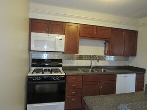 930 Pius Ln, Unit 932 in Bettendorf, IA - Foto de edificio - Building Photo