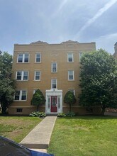 32 Robin Rd in West Hartford, CT - Building Photo - Building Photo