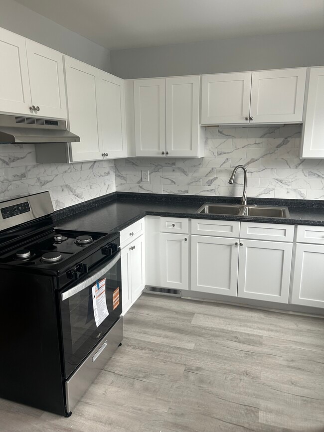 126 Woodruff Ave, Unit 2, Unit 2