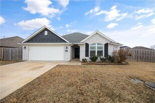 4559 W Barhem Dr in Fayetteville, AR - Building Photo