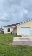 401 Nicholas Pkwy W in Cape Coral, FL - Building Photo - Building Photo