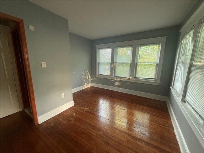 337 Riverside Dr in Johnson City, NY - Building Photo - Building Photo