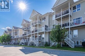 634 Chapman Mills Dr in Ottawa, ON - Building Photo - Building Photo