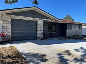 7634 Rosewood Dr in Port Richey, FL - Building Photo