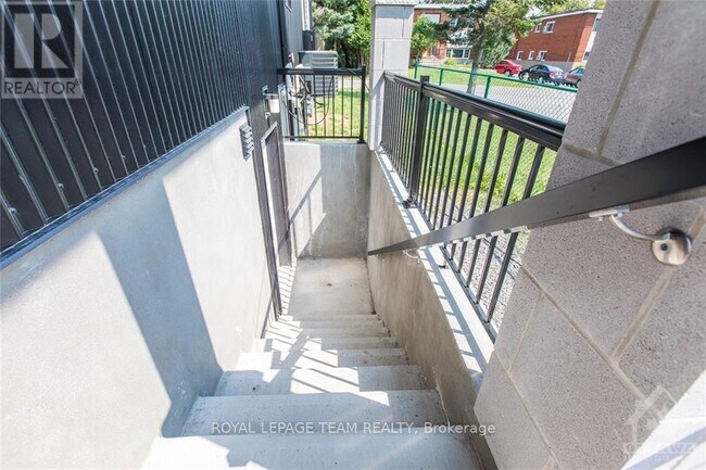 550-550 Brunel St in Ottawa, ON - Building Photo - Building Photo