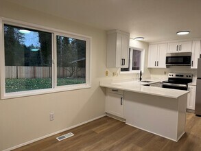 15102 111th Ave NE in Bothell, WA - Foto de edificio - Building Photo