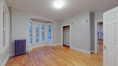 117 Ashmont St, Unit 1 in Portland, ME - Foto de edificio - Building Photo