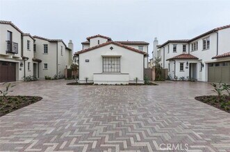 144 Via Murcia in San Clemente, CA - Foto de edificio - Building Photo