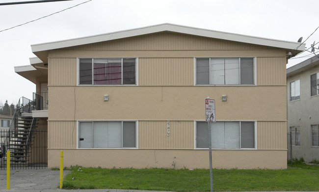 27079 Tyrrell Ave in Hayward, CA - Foto de edificio - Building Photo