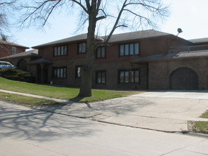 Madison Court Apartments in Omaha, NE - Building Photo - Building Photo