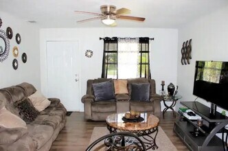 15144 Jeanie Ln in Dade City, FL - Building Photo - Building Photo