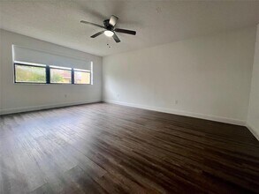 17350 NW 68th Ave, Unit 400-105 in Hialeah, FL - Building Photo - Building Photo