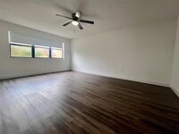 17350 NW 68th Ave, Unit 400-203 in Hialeah, FL - Building Photo - Building Photo