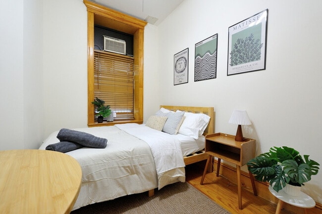 301 E 63rd St in New York, NY - Building Photo - Building Photo