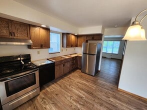 914 S 42nd St in Manitowoc, WI - Building Photo - Building Photo