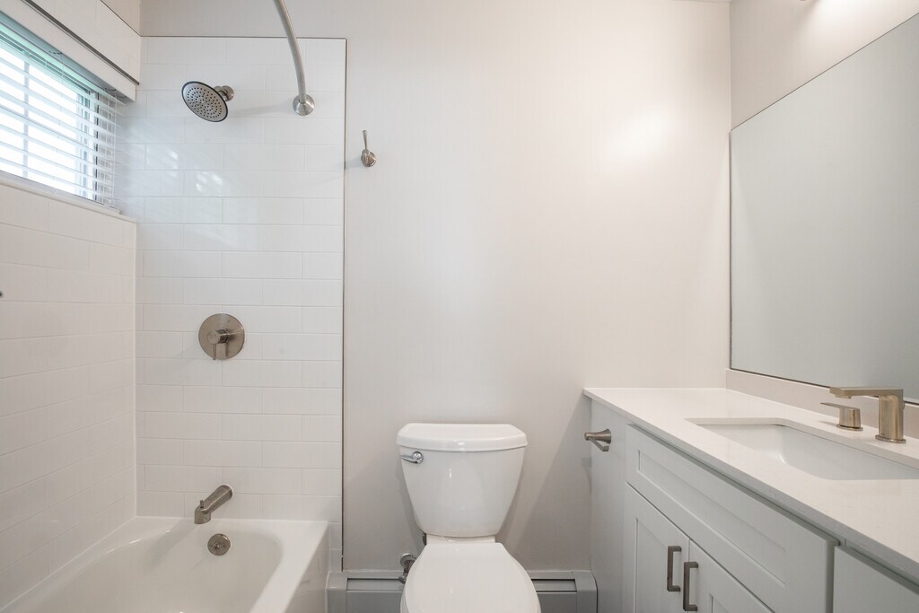 Heatherwood House at Oakdale Apartments in Bohemia, NY