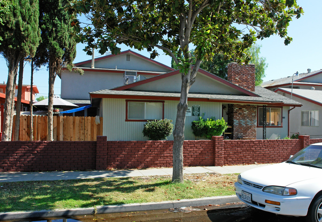 2142 W Princeton Ave in Fresno, CA - Foto de edificio