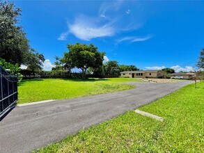 14450 SW 24th St in Davie, FL - Building Photo - Building Photo