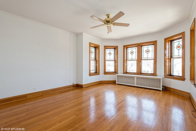 4945 W Winona St in Chicago, IL - Foto de edificio - Building Photo