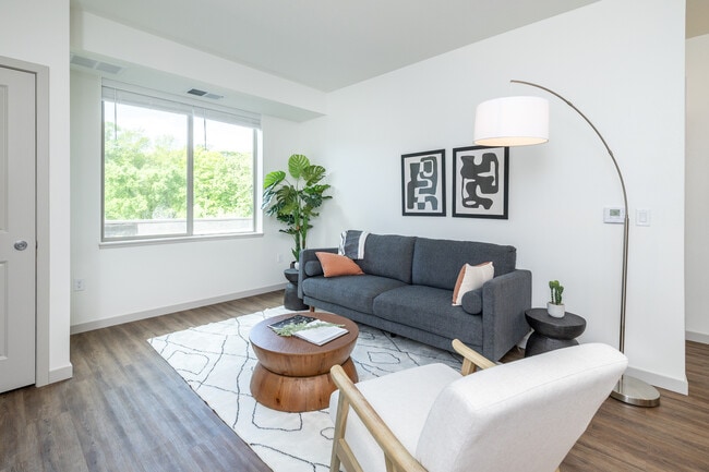 Fenview Flats in Chaska, MN - Building Photo - Interior Photo