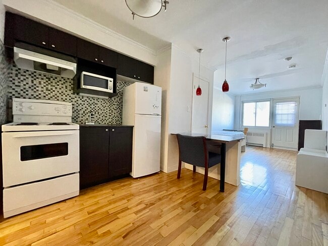 3617 Sainte-Famille Rue in Montréal, QC - Building Photo - Building Photo