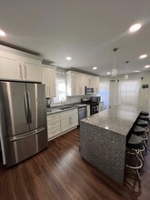109 Willow Ave-Unit -3 Bed, 2 Bath Unit in East Bridgewater, MA - Building Photo - Building Photo